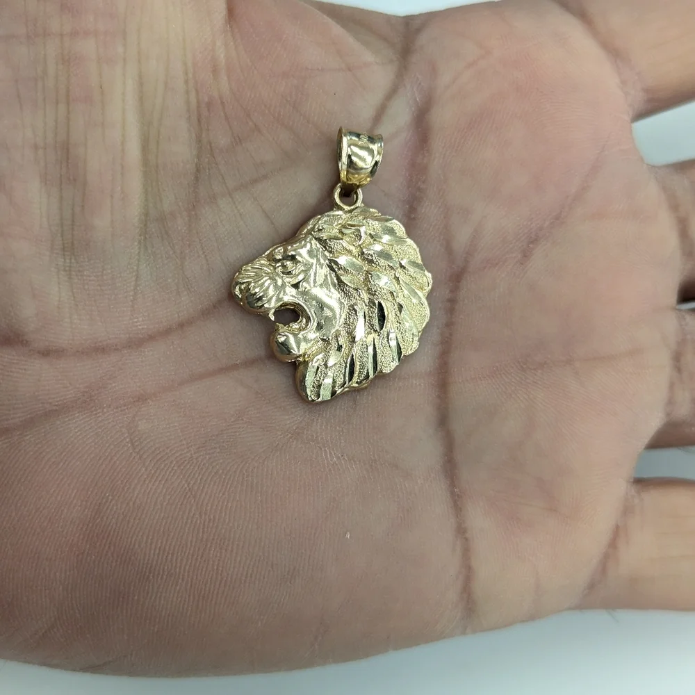 10kt Real Gold Lion Face Pendant - Picture 5 of 6